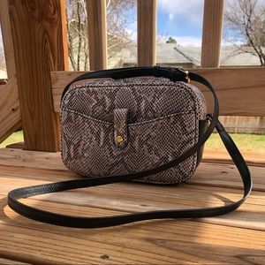 G.I.L.I Leather Purse!